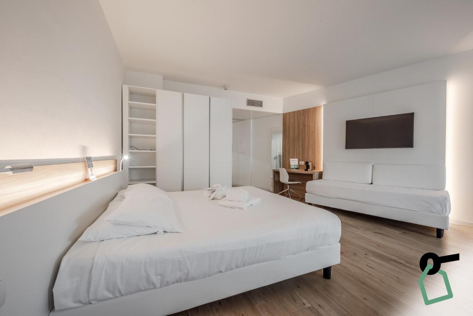 Hotiday Room Collection - Tirrenia Eksteriør bilde