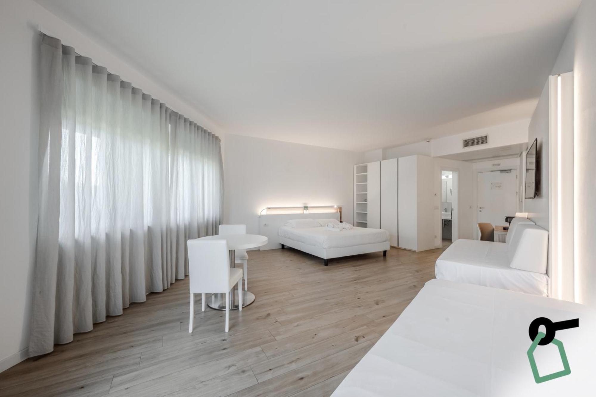 Hotiday Room Collection - Tirrenia Eksteriør bilde